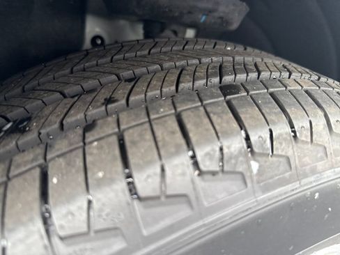 Used 2023 GMC Terrain SLE image 31