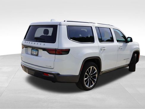 Used 2022 Jeep Wagoneer Series III w/ Premium Group I AWD/4WD image 3