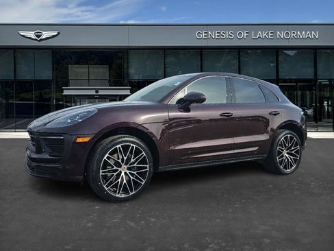 Used 2024 Porsche Macan Base image 1