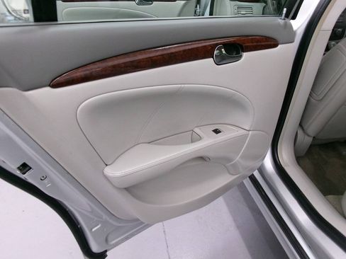 Used 2011 Buick Lucerne CXL FWD image 23