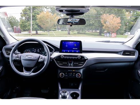 Used 2022 Ford Escape SE image 12