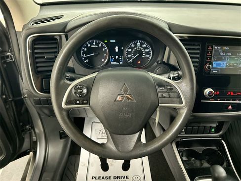 Used 2020 Mitsubishi Outlander ES image 4