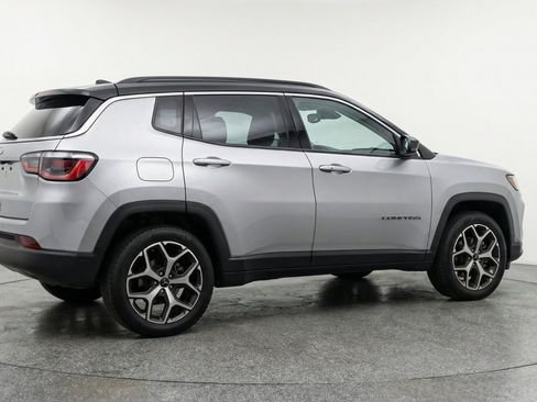 Used 2025 Jeep Compass Limited AWD/4WD image 9
