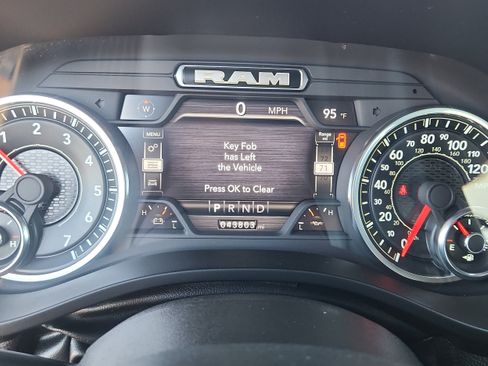 Used 2024 RAM 1500 Laramie AWD/4WD image 15