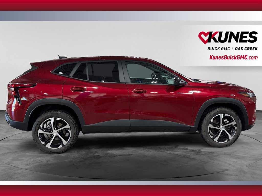 Used 2025 Chevrolet Trax RS FWD image 12