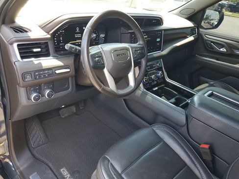 Used 2022 GMC Yukon XL Denali AWD/4WD image 6
