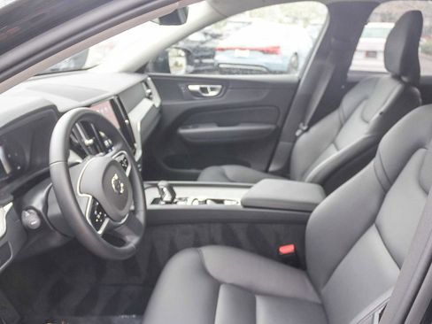 Used 2025 Volvo XC60 B5 Plus image 22