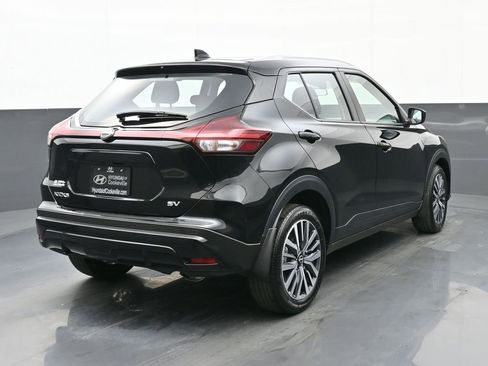 Used 2024 Nissan Kicks SV image 3