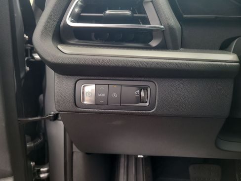 Used 2025 Chevrolet Traverse LT w/ Driver Confidence Package FWD image 17