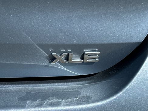 Used 2022 Toyota Highlander XLE AWD/4WD image 34