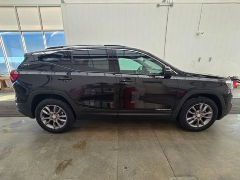 Used 2024 GMC Terrain SLT image 6