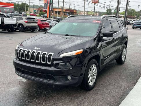 Used 2017 Jeep Cherokee Latitude w/ Comfort/Convenience Group AWD/4WD image 7