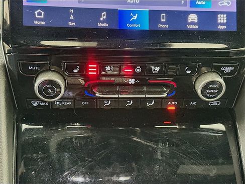 Used 2022 Jeep Grand Cherokee Overland w/ Luxury Tech Group IV image 14