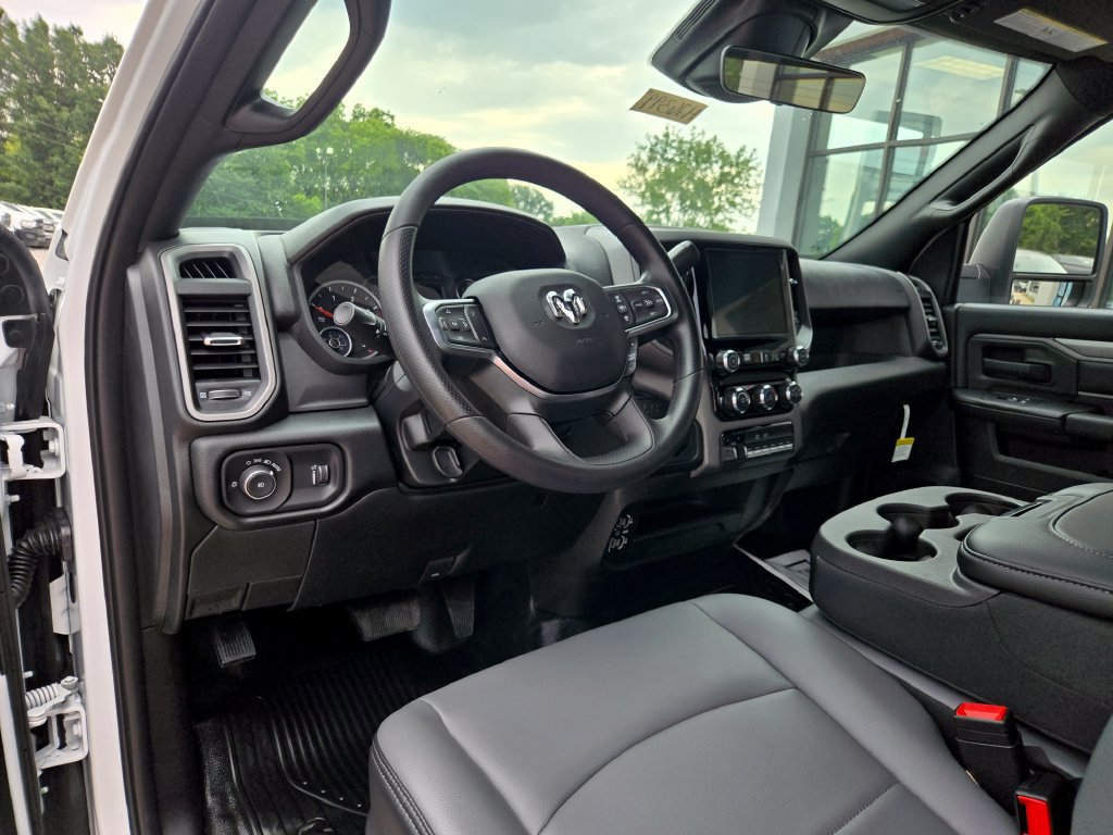 New 2026 RAM 5500 Tradesman w/ Chrome Appearance Group AWD/4WD image 39