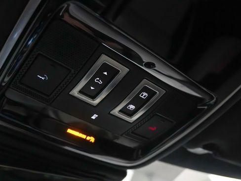 Used 2022 Land Rover Range Rover Velar R-Dynamic S image 27