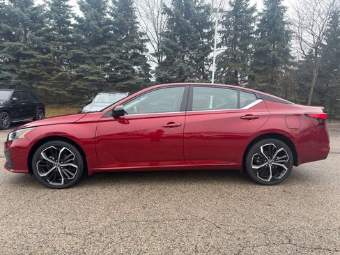 Used 2023 Nissan Altima 2.5 SR w/ SR Premium Package image 7