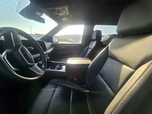 Used 2025 Chevrolet Suburban Z71 image 10