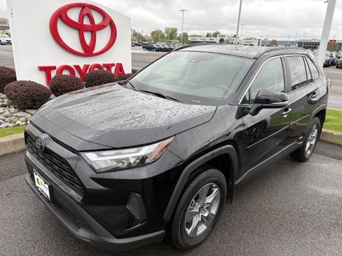 Certified 2025 Toyota RAV4 XLE AWD/4WD image 10