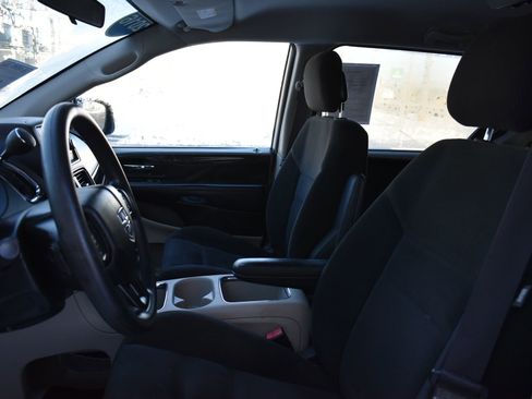 Used 2016 Dodge Grand Caravan SXT image 16