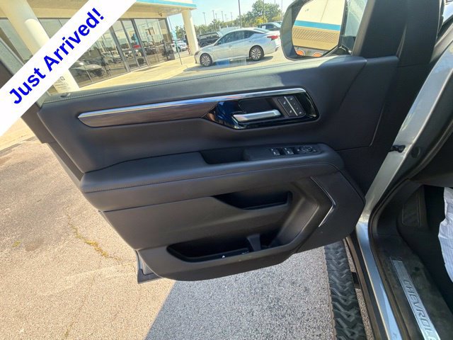 Used 2025 Chevrolet Suburban Z71 AWD/4WD image 43