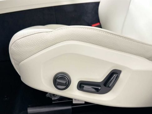 Certified 2025 Volvo XC60 T8 Plus w/ Protection Package Premier image 15