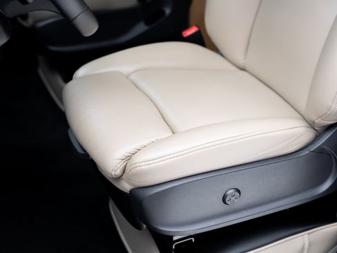 Used 2022 Mercedes-Benz Sprinter 144 Cargo image 59