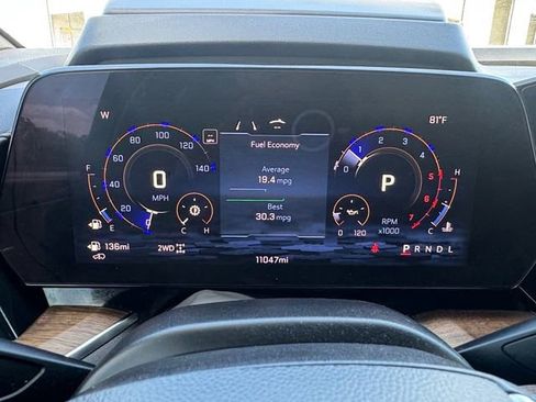 Used 2025 Chevrolet Tahoe High Country AWD/4WD image 11