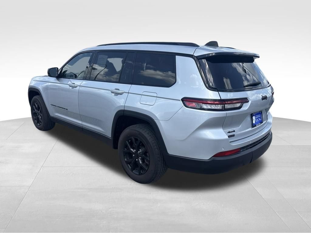 Used 2024 Jeep Grand Cherokee L Laredo AWD/4WD image 4