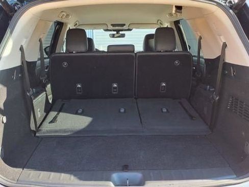 Used 2025 Nissan Pathfinder SL image 15