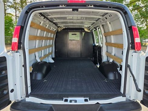 Used 2024 Chevrolet Express 2500 w/ Driver Convenience Package RWD image 16