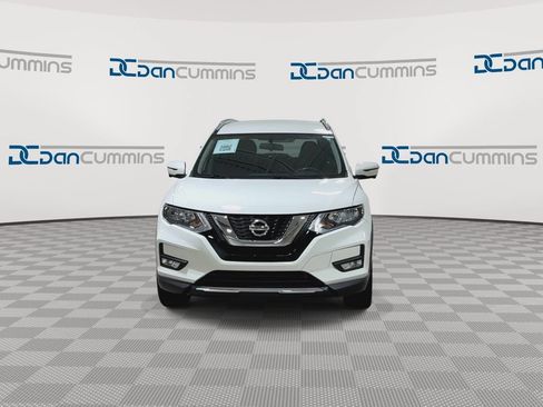Used 2017 Nissan Rogue SV w/ SV Premium Package AWD/4WD image 3