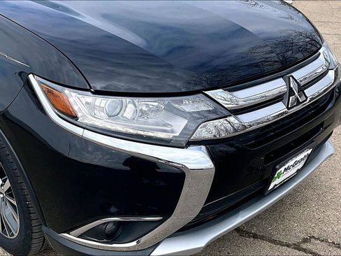 Used 2017 Mitsubishi Outlander SE image 29