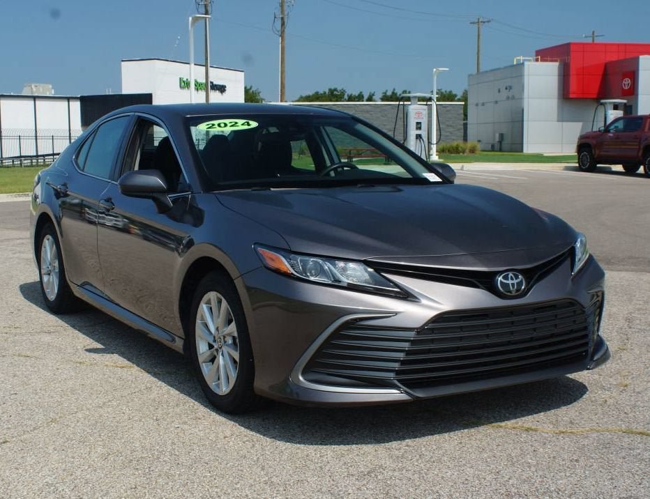 Used 2024 Toyota Camry LE FWD image 2