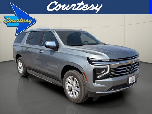 Used 2025 Chevrolet Suburban Premier RWD image 1