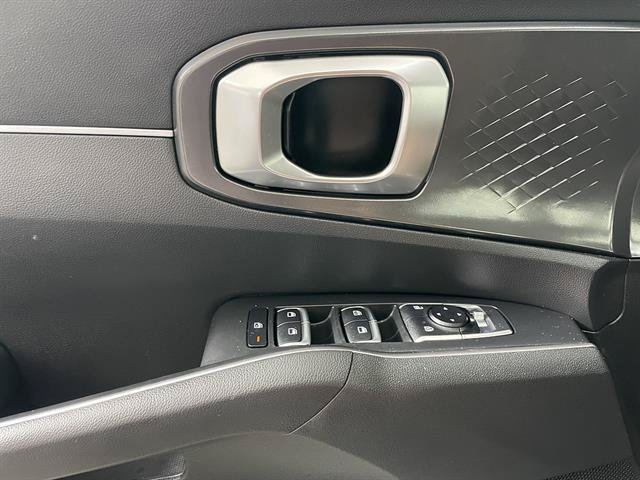 Used 2022 Kia Sorento LX AWD/4WD image 18