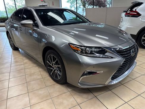 Used 2018 Lexus ES 350 w/ Luxury Package w/Wood Trim FWD image 8