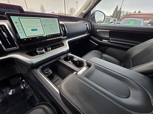 Used 2025 Ford Expedition Max Platinum image 25