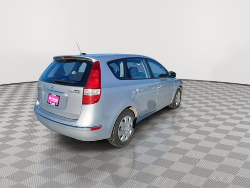 Used 2010 Hyundai Elantra GLS image 8