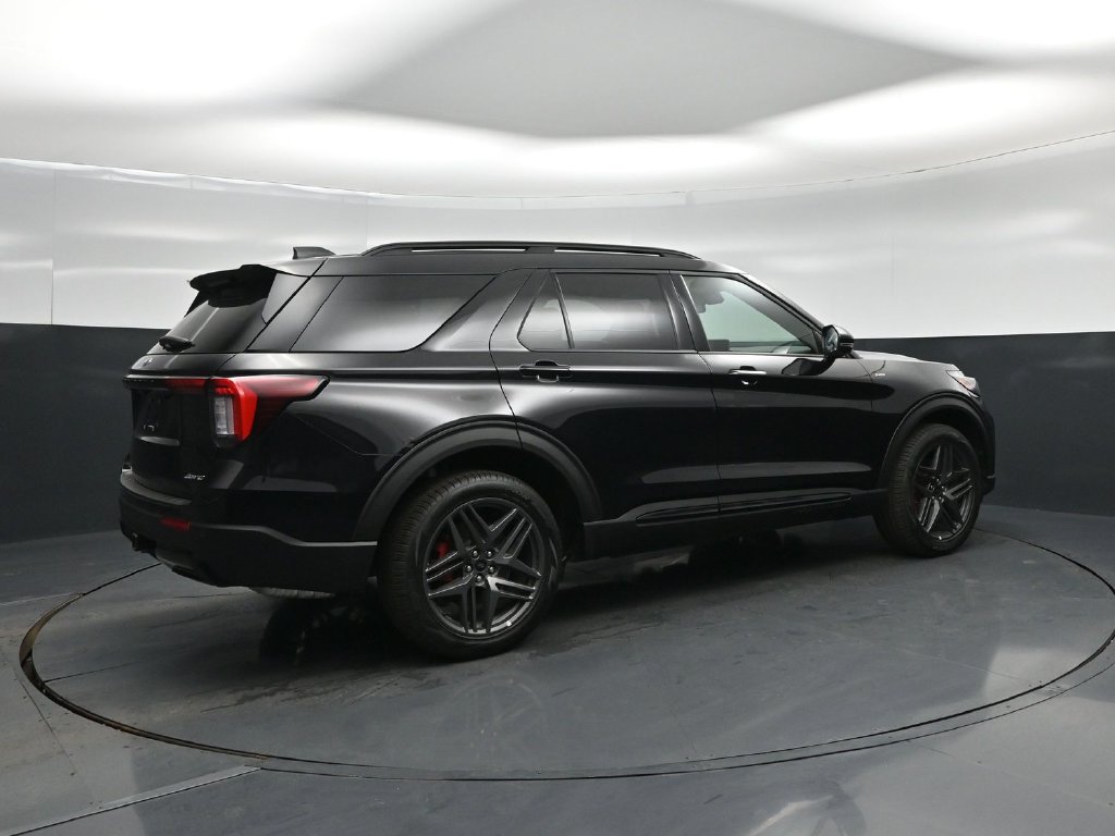 Certified 2026 Ford Explorer ST-Line w/ ST-Line Street Pack AWD/4WD image 23