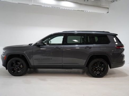 Used 2023 Jeep Grand Cherokee L Laredo image 4