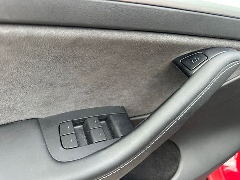 Used 2022 Tesla Model Y Long Range image 20