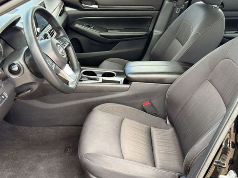 Used 2024 Nissan Altima 2.5 SV FWD image 23