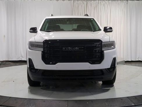 Used 2023 GMC Acadia SLE w/ Driver Convenience Package image 3