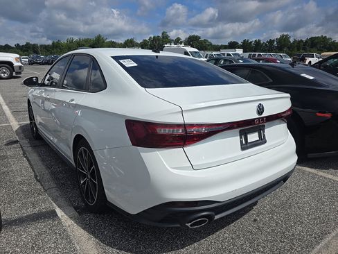 Used 2025 Volkswagen Jetta GLI Autobahn FWD image 3