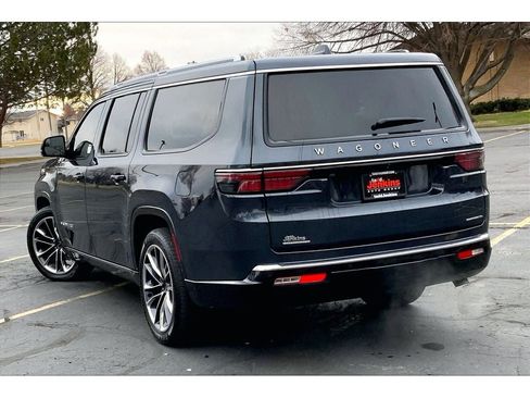 Used 2023 Jeep Wagoneer L Series III w/ Premium Group I image 12