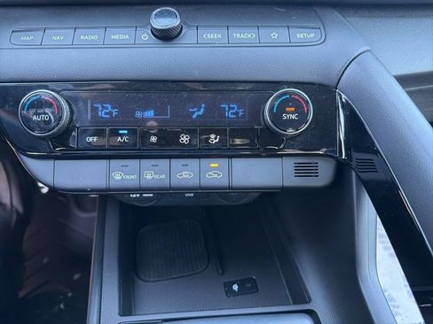 New 2025 Hyundai Elantra SEL FWD image 18