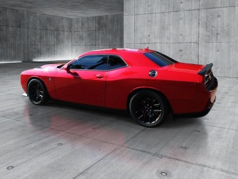 Used 2016 Dodge Challenger SRT Hellcat RWD image 3