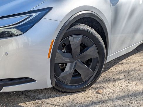 Used 2025 Toyota Prius LE image 28