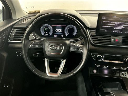 Used 2022 Audi Q5 e Premium w/ Convenience Package image 8