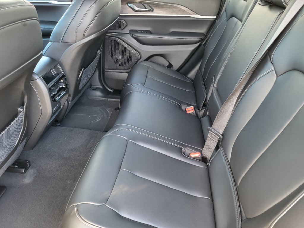 New 2027 Jeep Grand Cherokee Limited AWD/4WD image 30